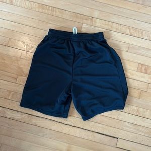 black athletic mesh shorts M